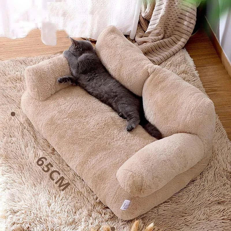 Grey cat fully stretched out in the large cat bed, demonstrating the generous 65x46x30cm size for bigger cats.
